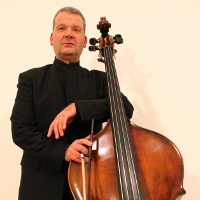 Frithjof mit Kontrabass